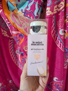 Le Mini Macaron Gel Manicure Kit